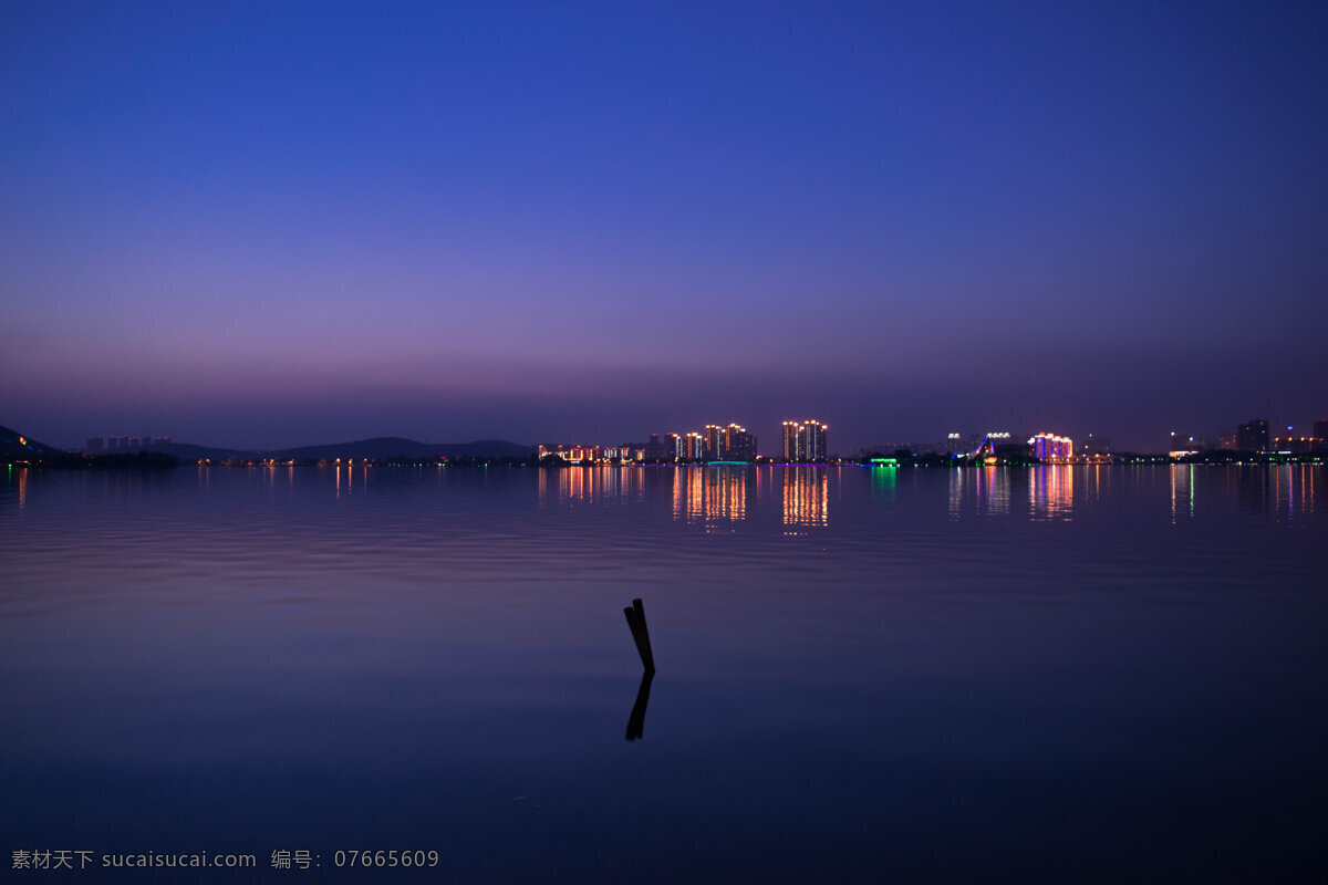 城市 夜色 木桩 湖水 徐州 云龙湖 云龙湖色 自然景观 建筑景观