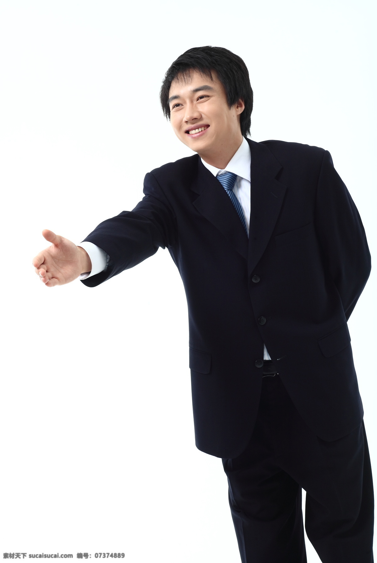 握手 礼仪 手势 商务 男性 男人 团队合作 商务男性 商务人士 成功男人 职业男性 职场 伸出手掌 欢迎 礼貌 微笑 自信 亲切笑容 人物摄影 高清图片 人物图片