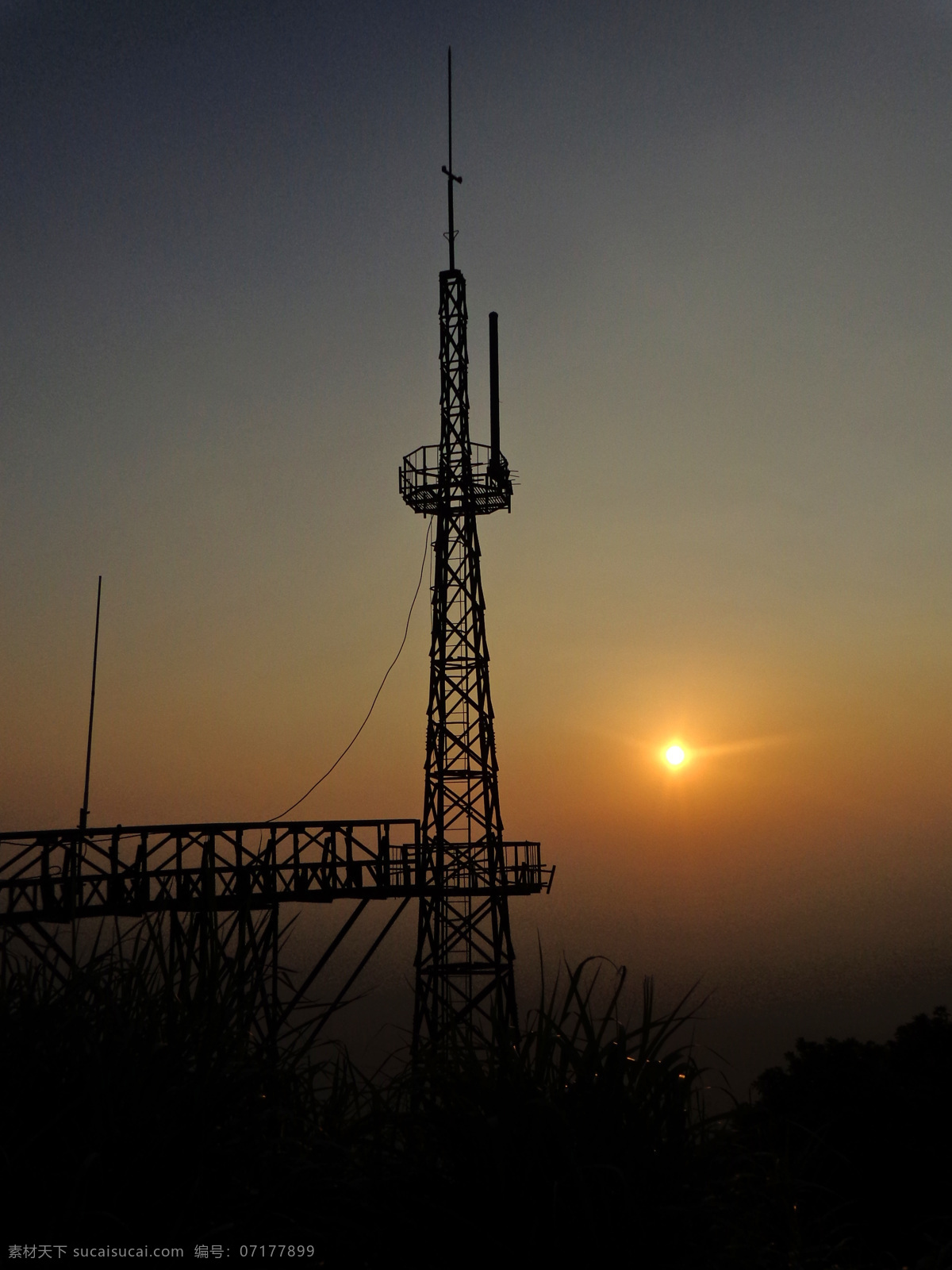 夕阳 黄昏 剪影 日落 铁塔 自然风景 自然景观 梧桐山 雷达站 晨曦或夕阳