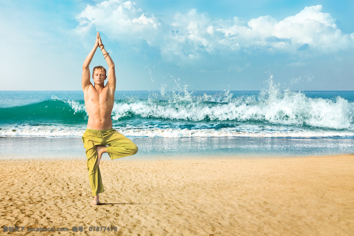 练 瑜伽 外国 男人 健身 大海风景 海滩风景 欧美男性 外国男人 男士 海浪 男人图片 人物图片