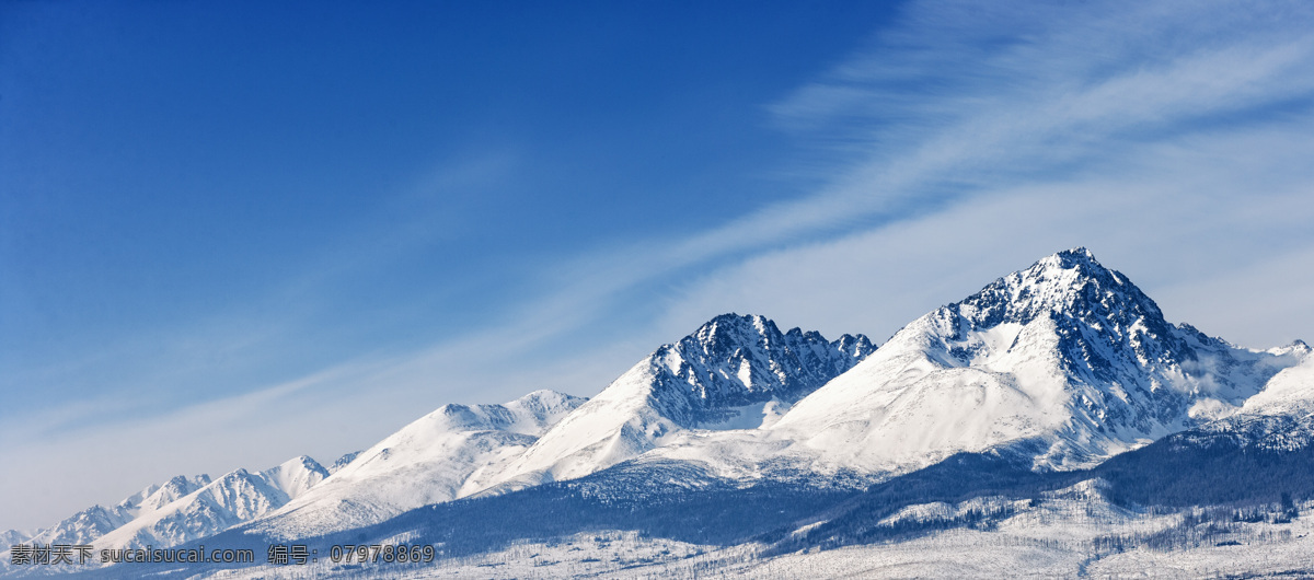 雪山风景图片 冬天 冬季 雪山风景 蓝蓝的天空 飘着几朵白云 自然风景 自然景观