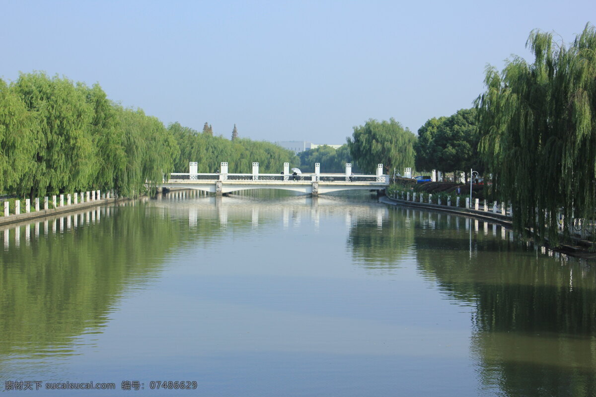 上海 松江 新城 水景 河道 水面 碧水 倒影 绿树 蓝天 自然风景 自然景观