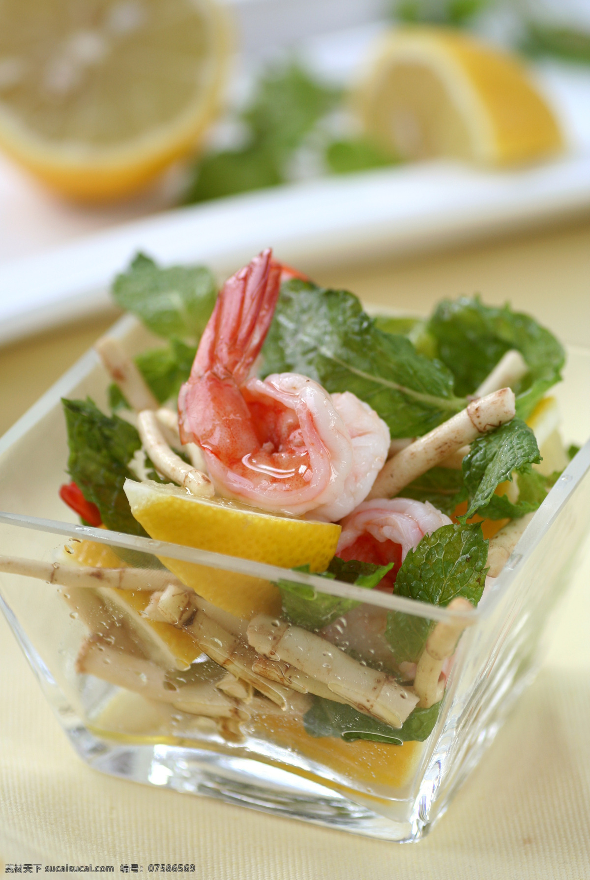 鱼腥草 鲜 虾 沙拉 鲜虾 薄荷叶 柠檬 玻璃餐具 快乐西餐 西餐美食 餐饮美食