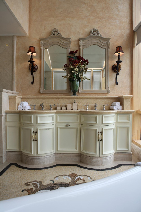 欧式 贵 气 洗手台 铜 色 壁灯 室内装修 效果图 白色地板 浅粉色洗手台 浅色背景墙 异形镜子
