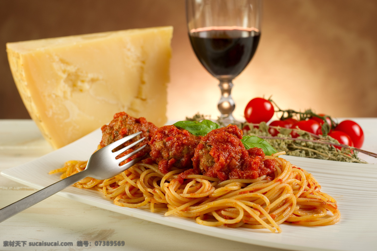 红酒 奶酪 意大利 意大利面 番茄 西红柿 面条 面食 国外美食 美味 外国美食 西餐美食 餐饮美食 黄色