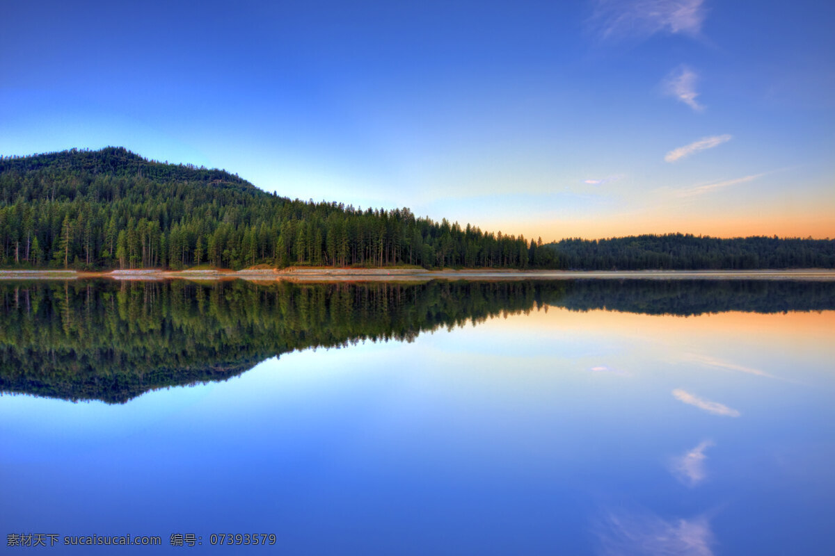 山上风景 蓝天 天空 琥珀 湖面 山水 树林 云彩 自然风景 自然景观