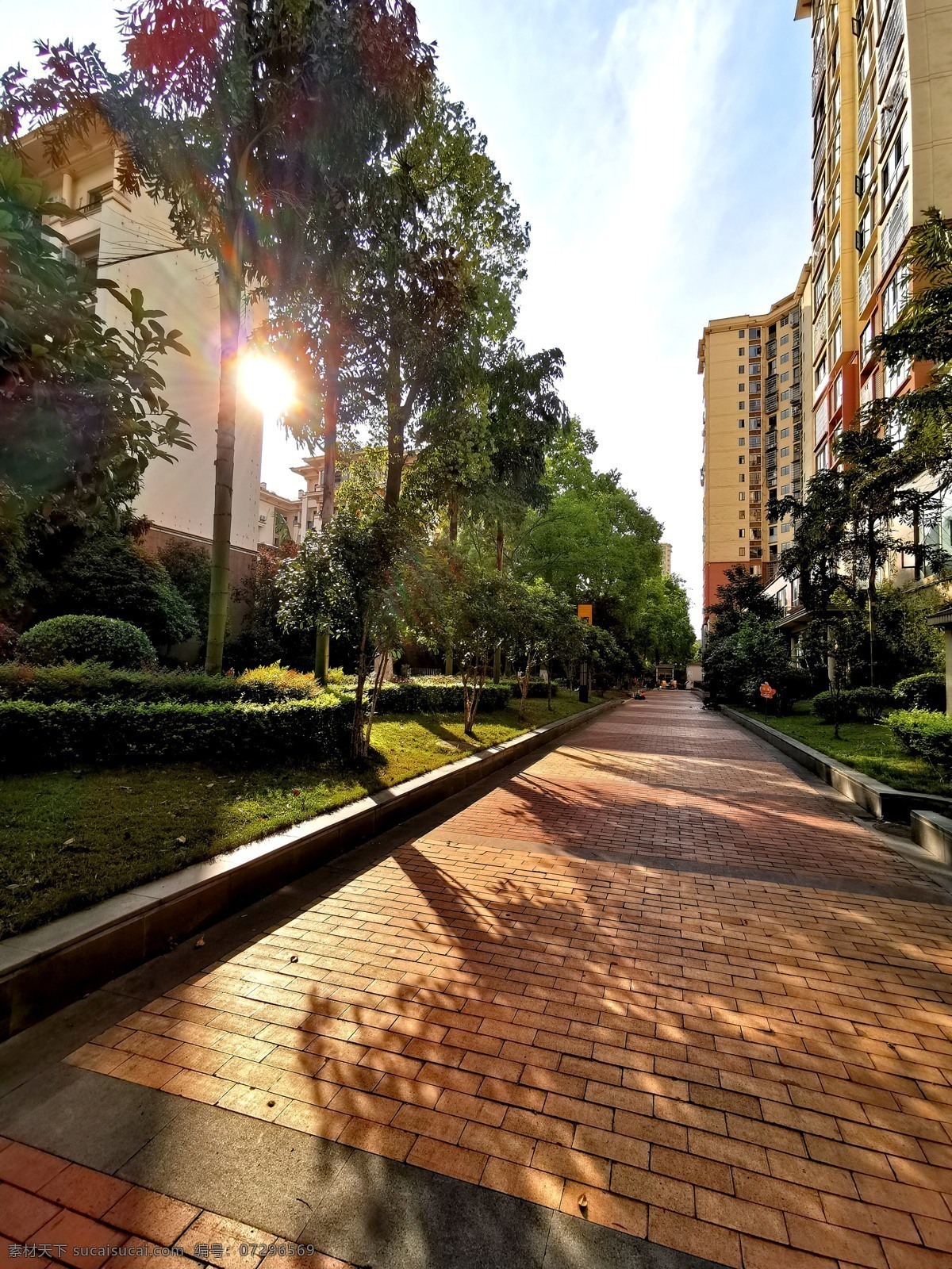 小区风景 蓝天 白云 江南风景 蓝色 轻柔的云 自然景观 自然风景