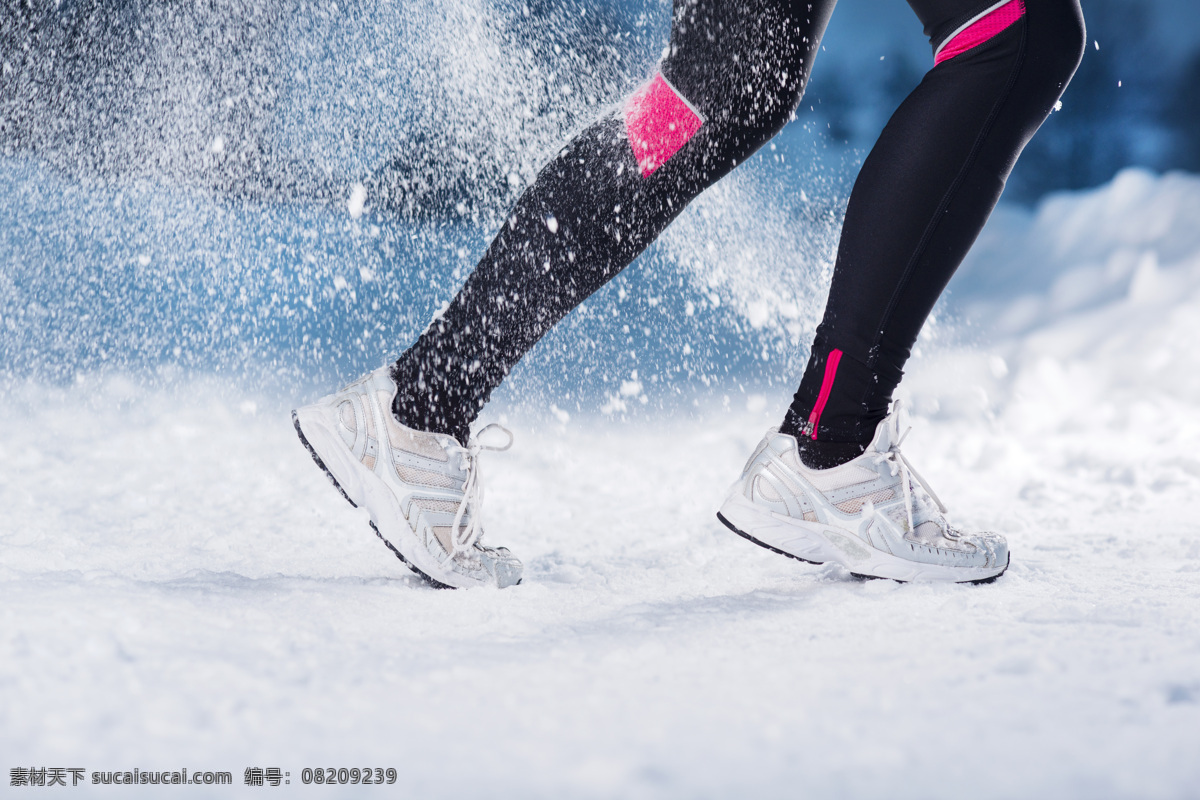 雪地 跑步 女人 冬天跑步 冬季跑步 跑步的女人 跑步的女性 体育运动 跑步健身 生活百科