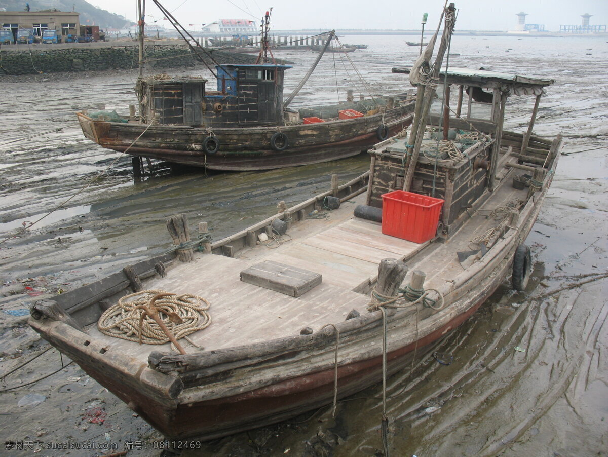 渔船 海边 交通工具 现代科技