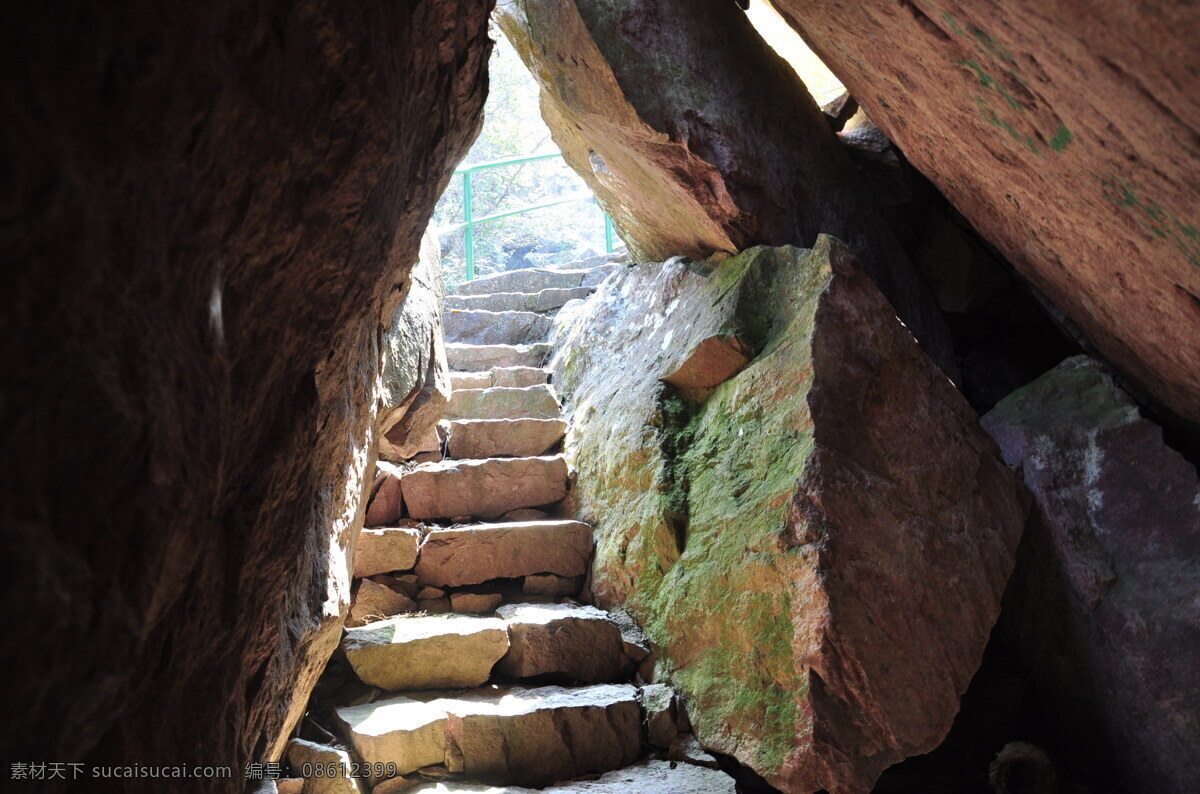 山洞 大山 岩石 石头 古建筑 阶梯 阳光 大自然 新鲜空气 高清摄影图 旅游摄影 国内旅游 黑色