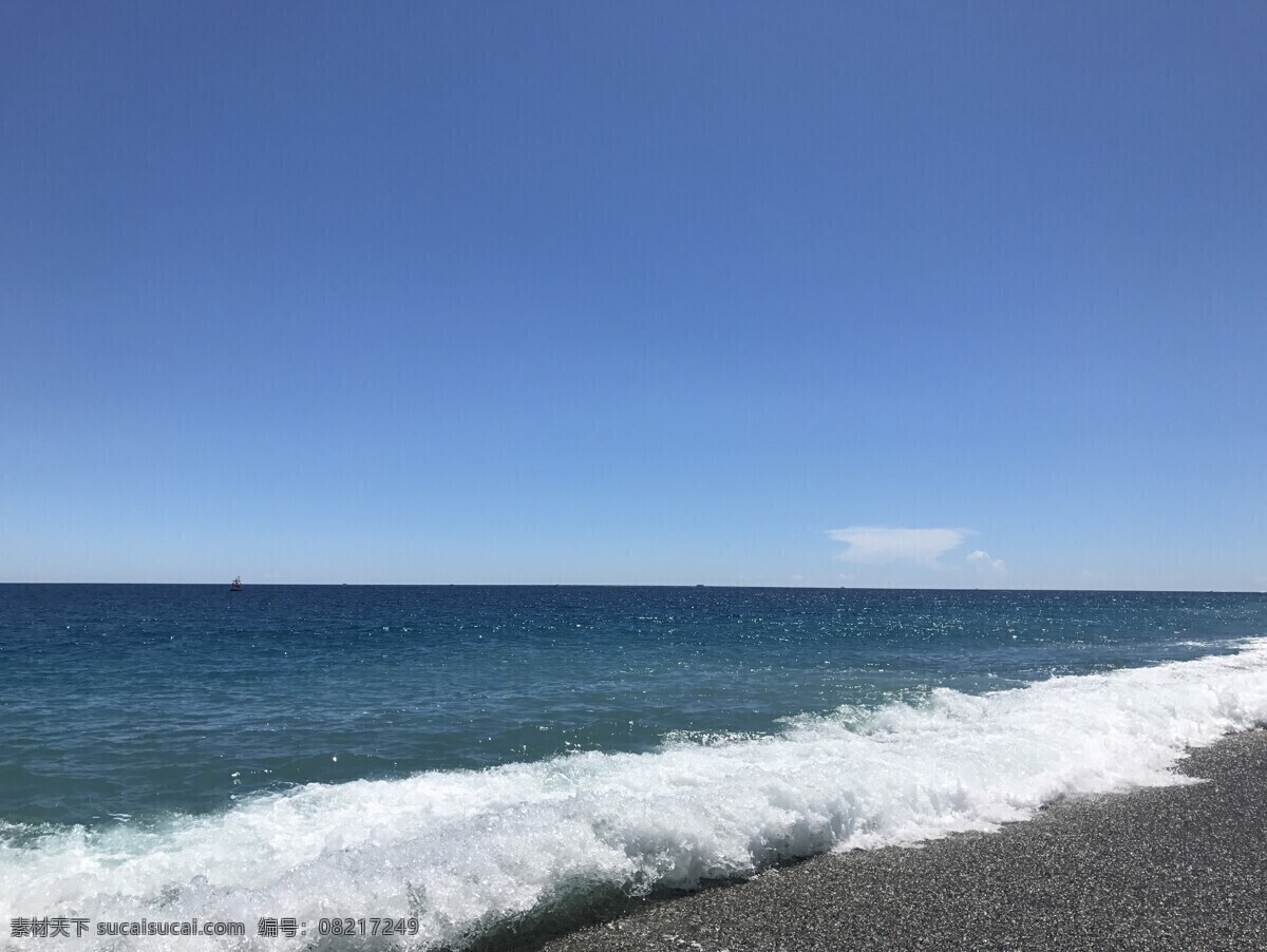 碧蓝的大海 海边 大海 海水 沙滩 海滩 阳光 海浪 蓝天 天空 蔚蓝 自然景观 自然风景