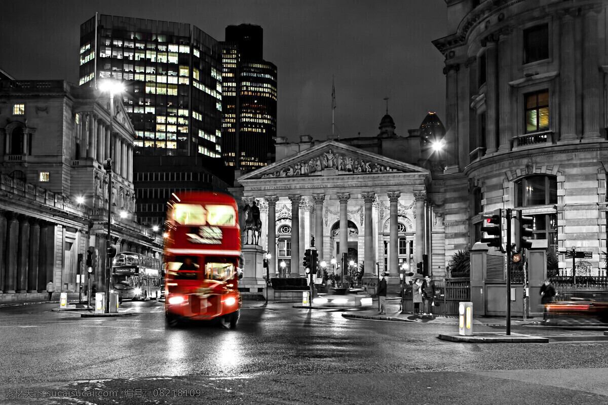 繁华 城市公交 英国 城市 道路 上 红色 公交车 建筑 灯光 夜景 城市风光 环境家居 黑色
