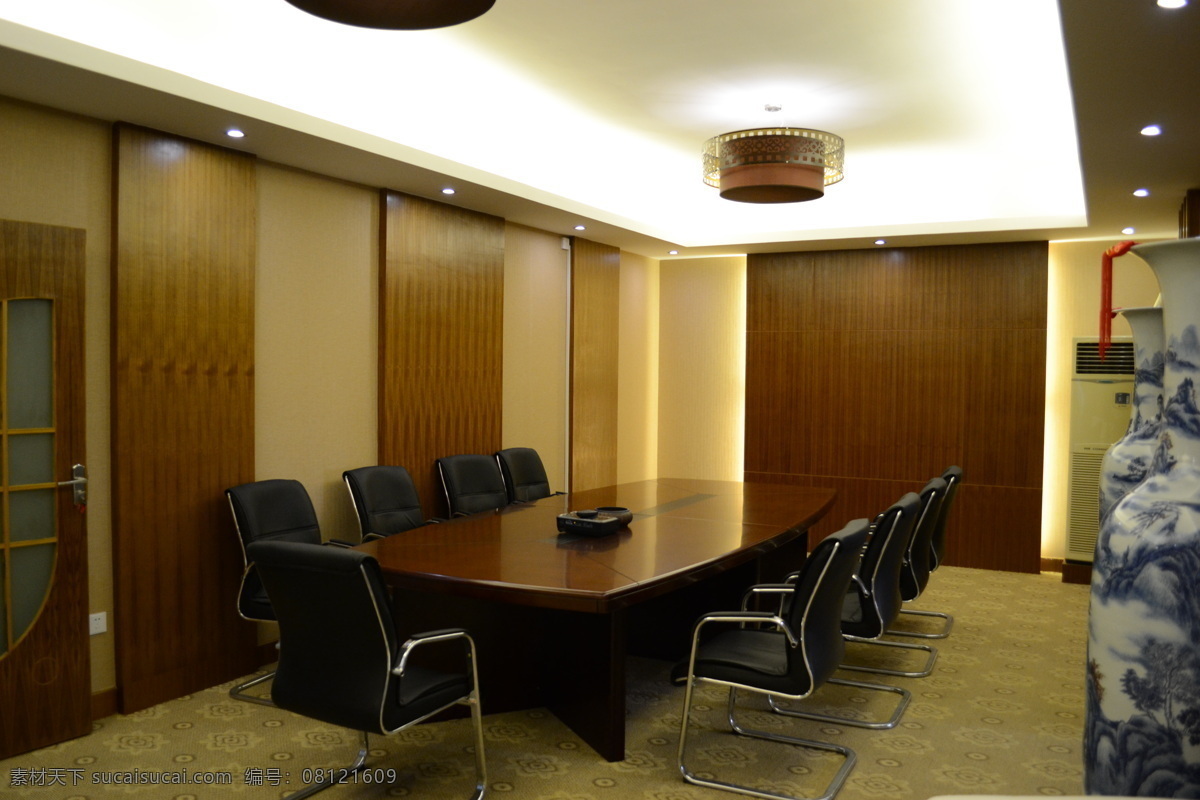 办公 会议室 办公会议 办公桌 吊灯 花瓶 建筑园林 木质 办公会议室 椅子 长桌 室内摄影 家居装饰素材 灯饰素材