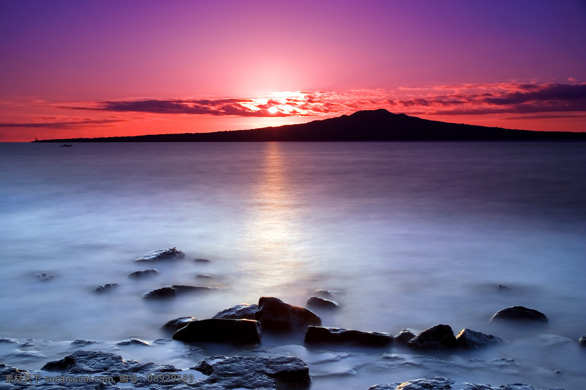 大气 风景摄影 海浪 海上日出 海水 海滩 海洋 黄昏 夕阳海边美景 夕阳海边 气魄 夕阳 岩石 雾气 辉煌 黄色 日出 水天相接 潮汐 阳光 射线 日出东方 海边日出 落日 夕阳红 海石 太阳 亮丽 自然风景 自然景观 自然风景系列 psd源文件