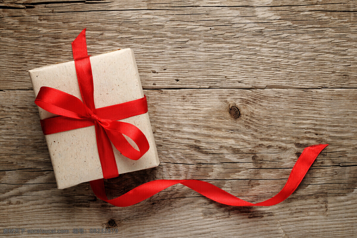 木板 上 礼物 盒 礼物盒 红绸带 节日 其他类别 生活百科