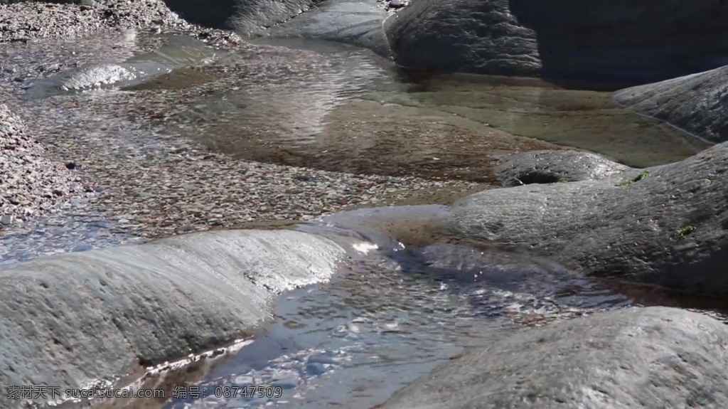 视频背景 实拍视频 视频 视频素材 视频模版 石头 上 河水 河水视频