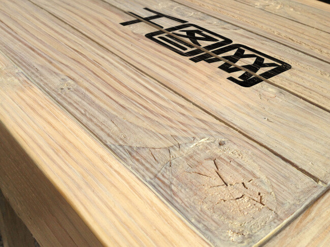木纹 酷 炫 精美 logo 展示 样机 酷炫 木质 黄色