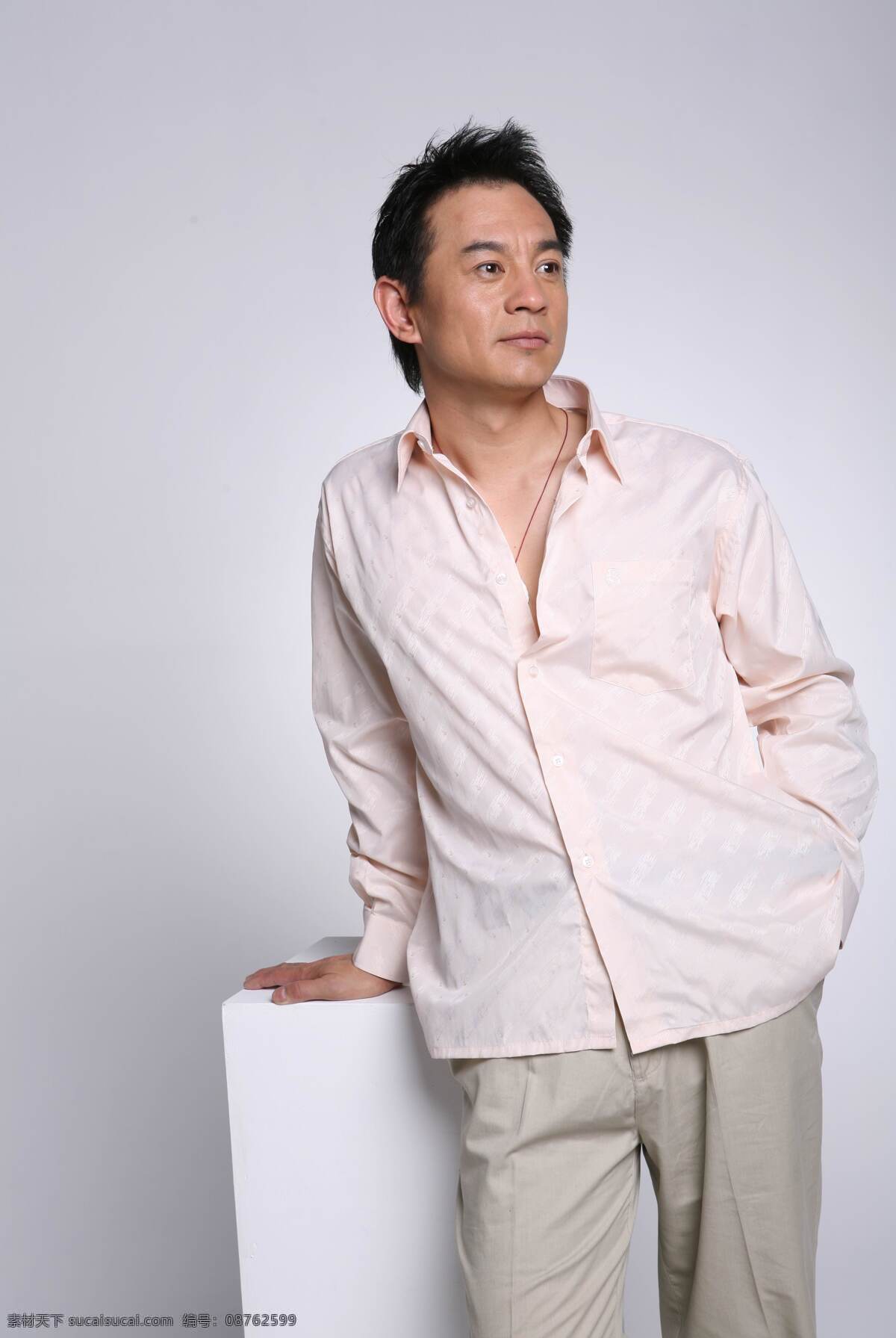 男装 夏装 男人 男人服饰 服饰 服装 短袖 男士短袖 夏天 人物图库 男性男人 摄影图库
