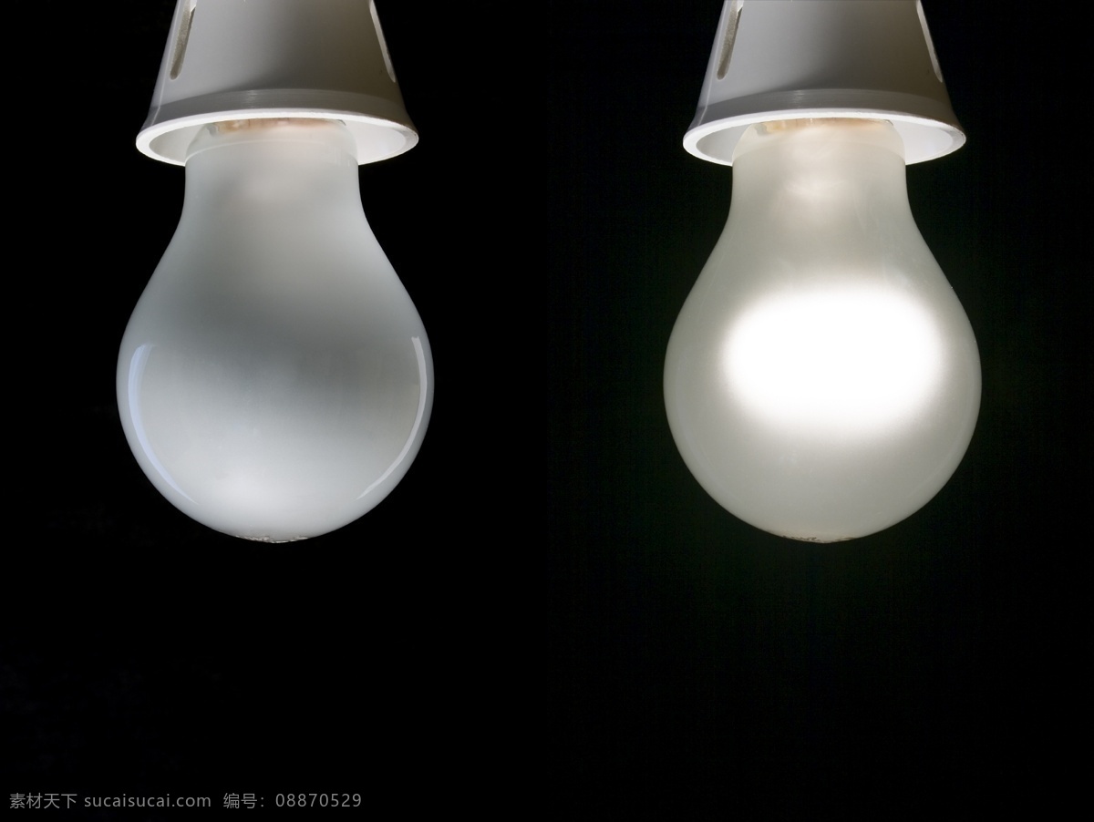 两只灯泡 能源概念 电灯泡 灯泡 绿色能源 环保能源 生态能源 洁净能源 可再生资源 能源环保 生活用品 生活百科 黑色