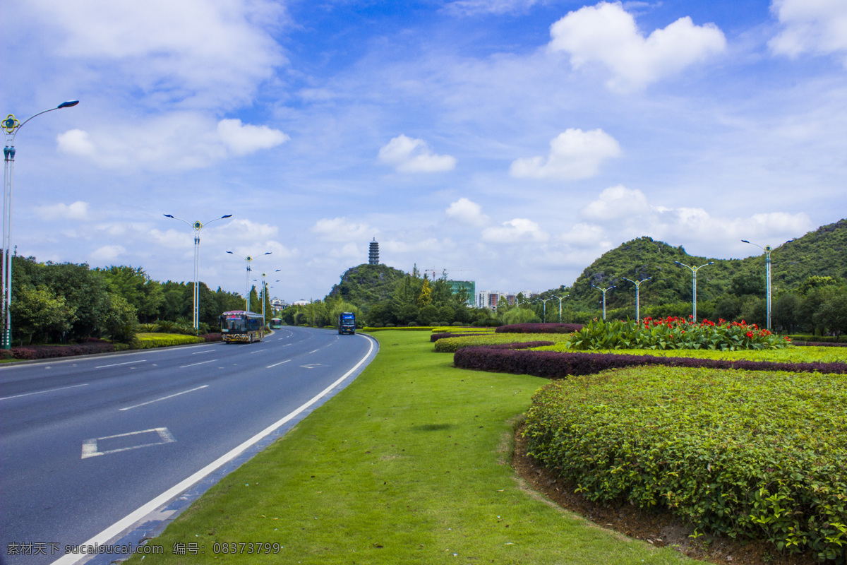 蓝天 白云 公路 绿化 草地 草地图片 草坪图片 园林草地 园林草坪 公园草地 公园草坪 绿油油草地 绿化带 绿化带草坪 绿化带草地 草坪 草地素材 草坪素材 路肩草地 路肩草坪 公路绿化草地 道路绿化草地 道路绿化带 绿化带素材 绿草 绿草地 休闲草地 绿草如茵 蓝天草地 琴潭村草地 琴潭村公路 桂林山水 自然景观 自然风景