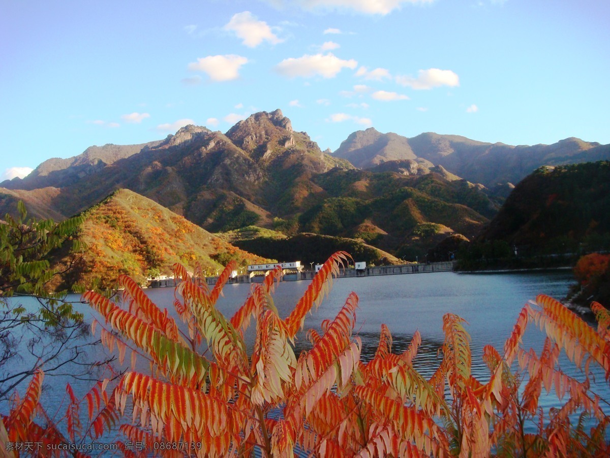 远山红叶 山 水 湖面 红叶 蓝天 自然景观 山水风景