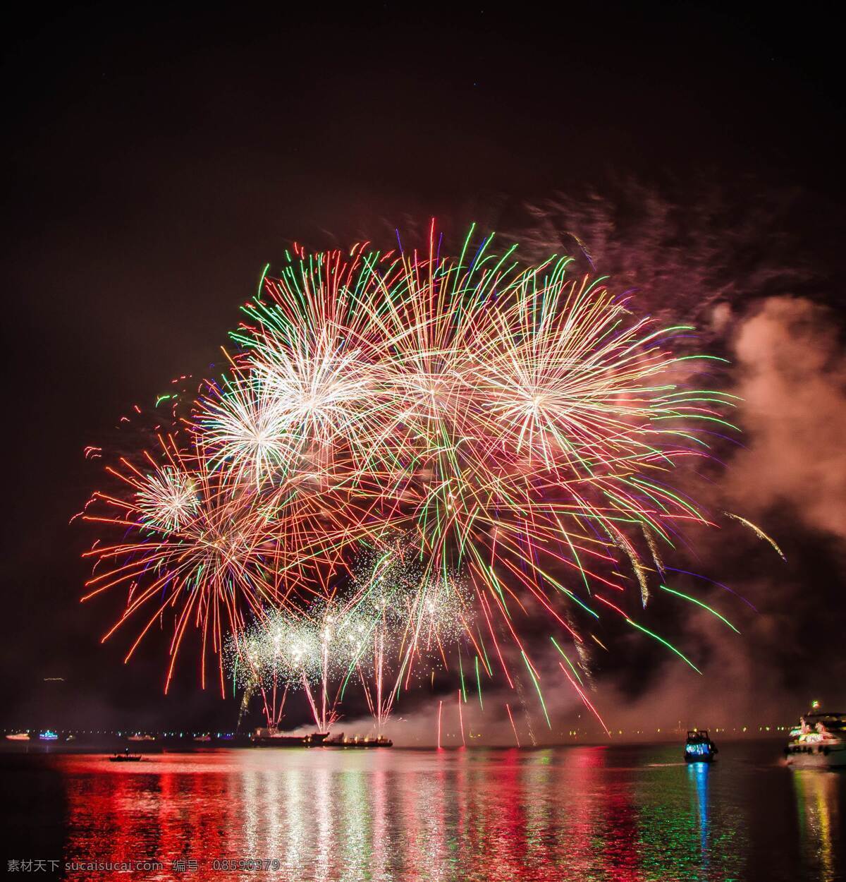 烟花 河流 船只 夜景 夜色 焰火 自然景观 自然风景