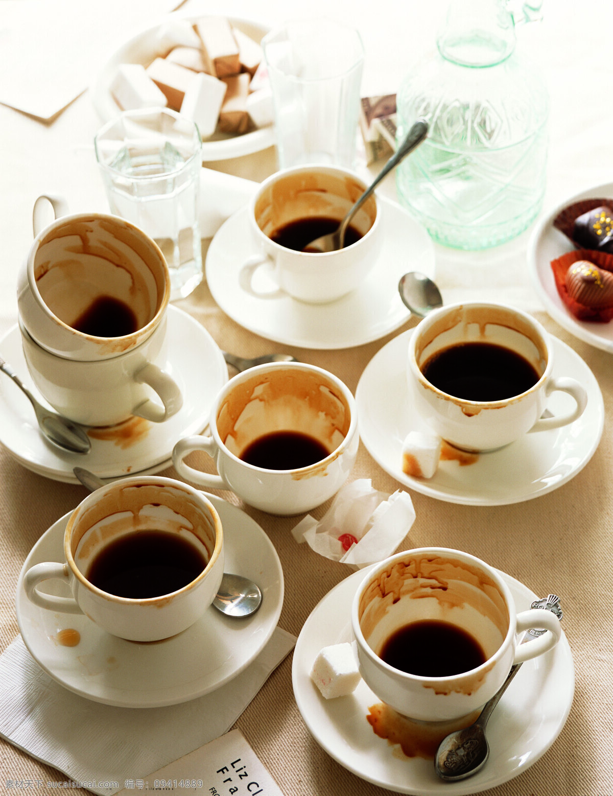 杯子 餐具厨具 餐饮美食 咖啡 咖啡器皿 饮料酒水 一堆咖啡杯 精致咖啡杯 精美咖啡杯 矢量图 日常生活