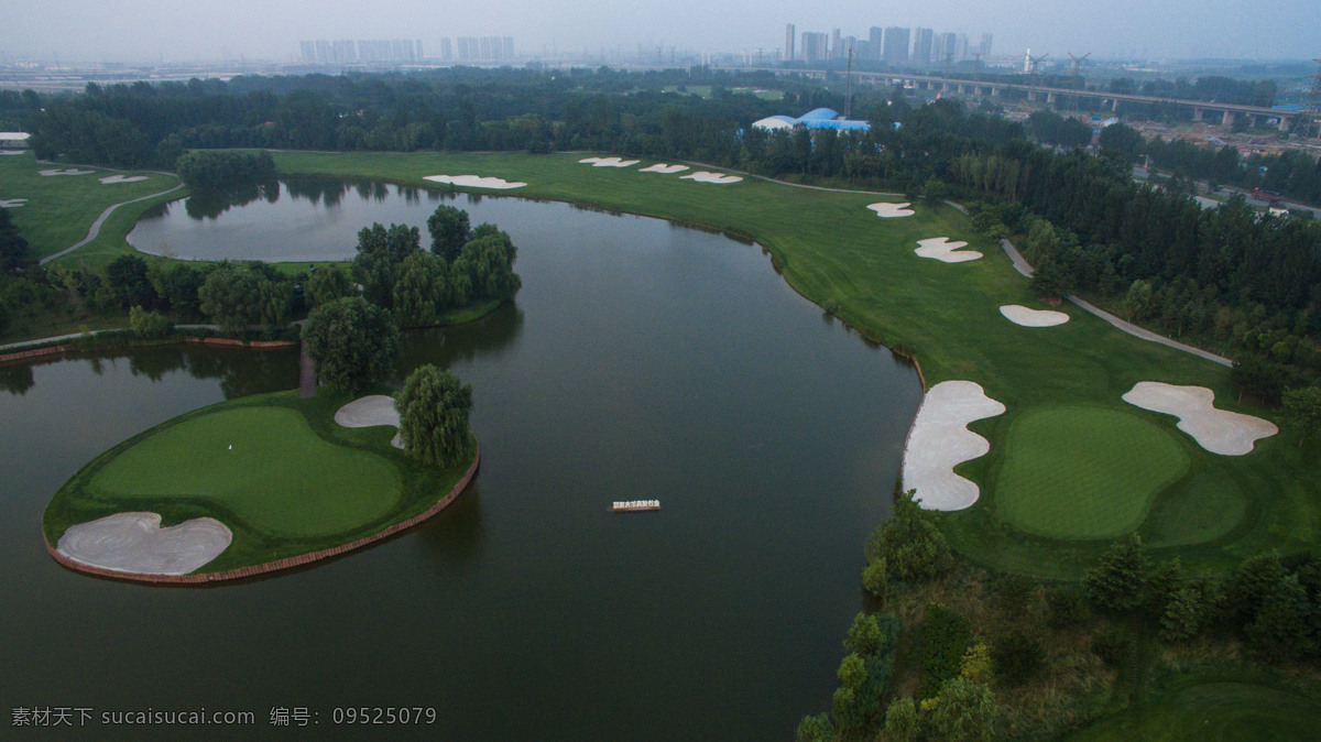 高尔夫球场 全景 高尔夫 果岭湖水 运动 草坪 俯视图 自然景观 山水风景