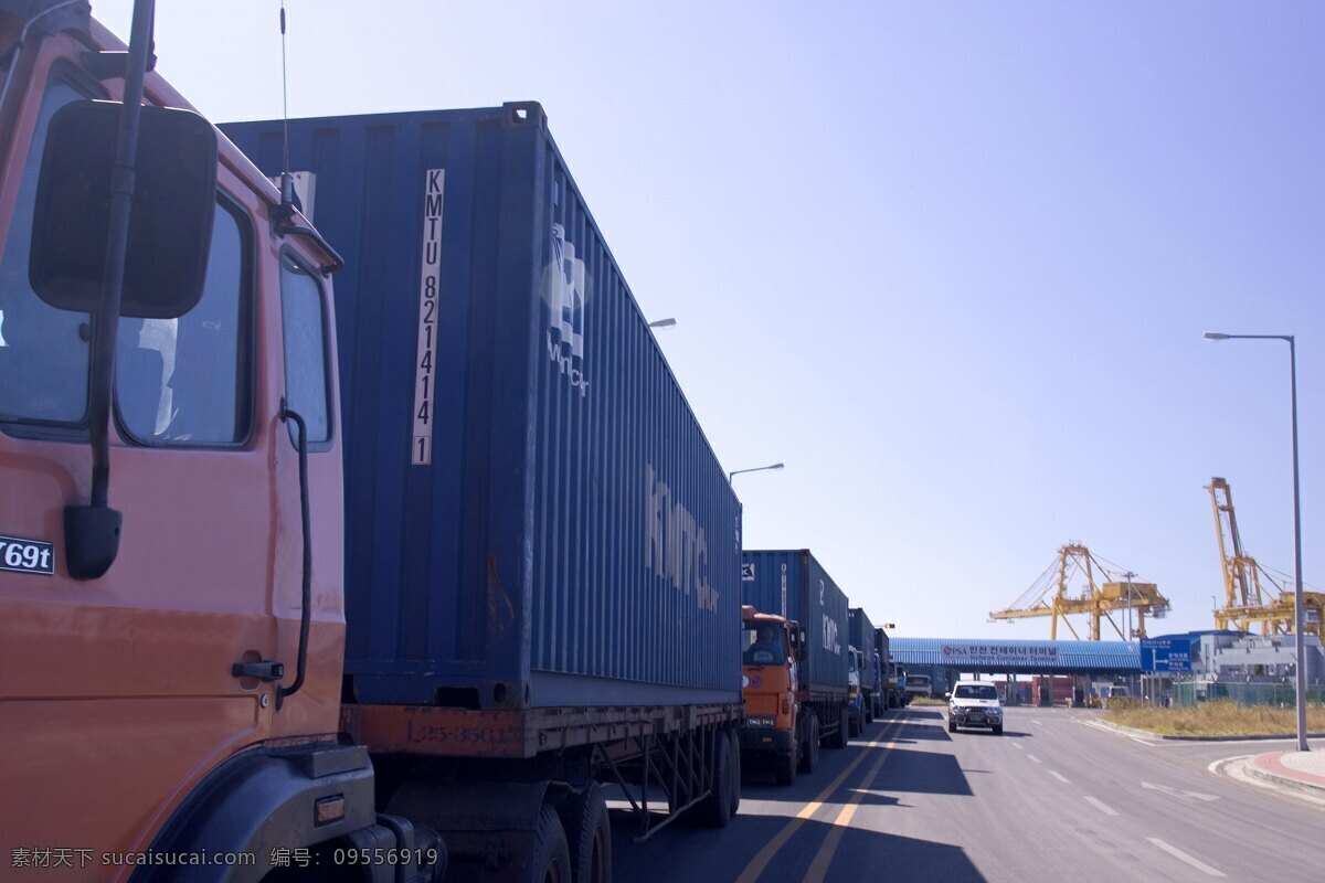 现代 物流 货运 车队 汽车 公路运输 交通工具 现代科技