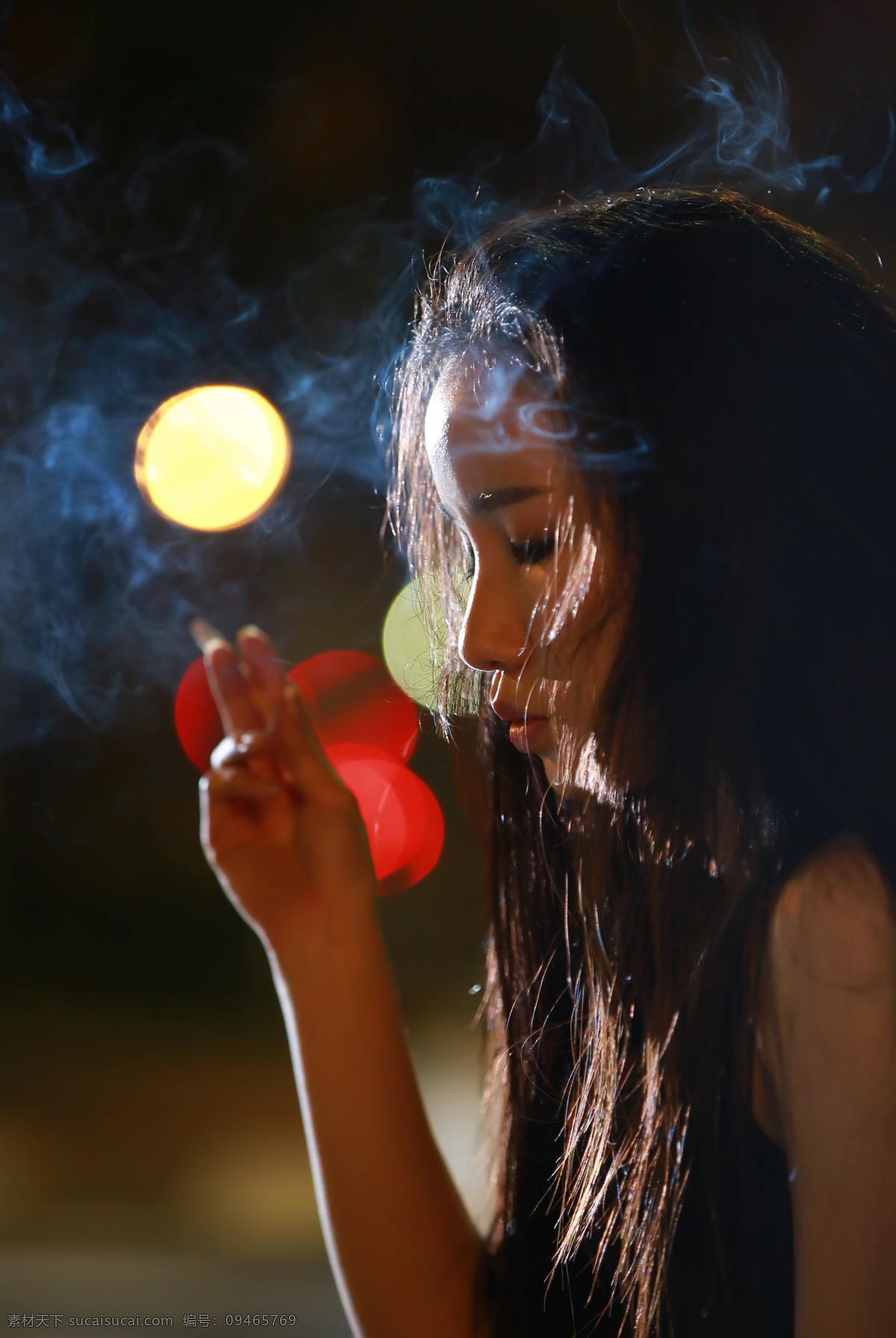 女人 夜晚 抽烟 抽烟的女人 颓废 情绪片 人物图库 女性女人
