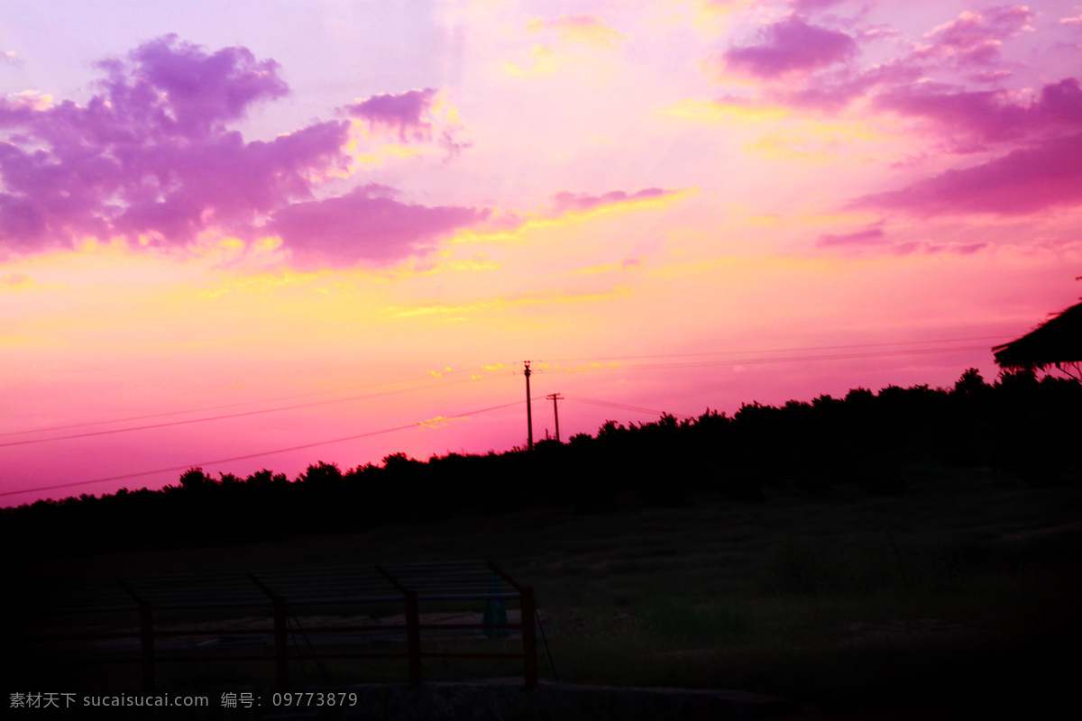 夕阳 剪影 彩霞 彩云 风光 落日 树木 天空 夕阳剪影 阴影 云 连绵山群 自然风景 自然景观 psd源文件