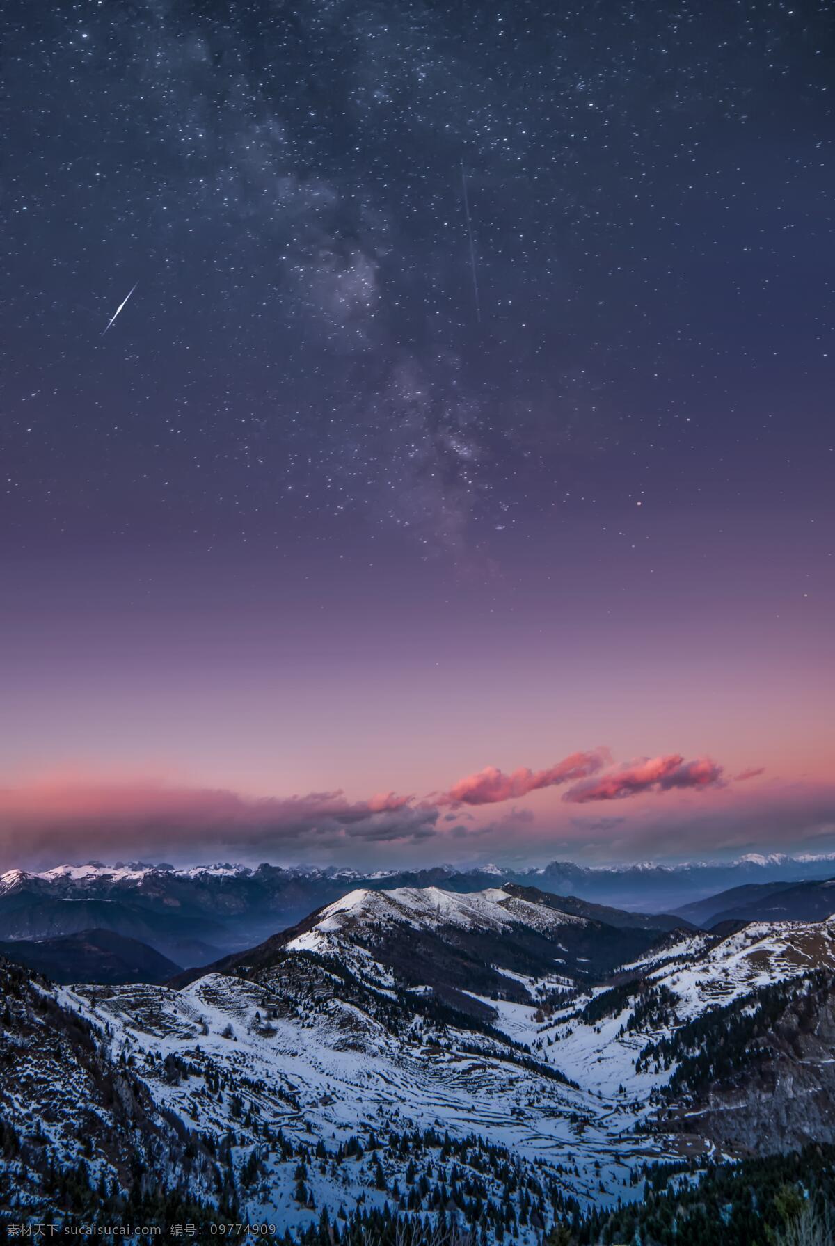 日落 雪山 银河 紫霞 晚霞 霞光 红云 流星 松树 树林 广告素材 背景 风景 旅游摄影 国外旅游