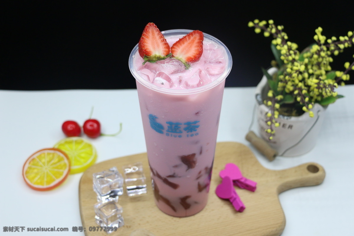 草莓恋人 草莓奶茶 草莓 草莓果汁 草莓冰奶茶 粉色 餐饮美食 饮料酒水