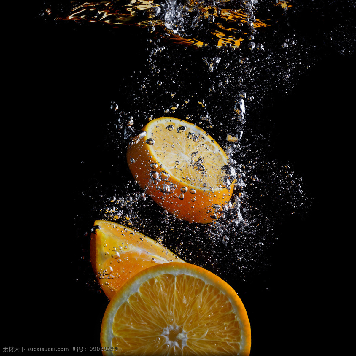 掉 进水 里 橙子 水果 放入 水中 落入水中 新鲜水果 动感水花 泡沫 水泡 水珠 蔬菜图片 餐饮美食
