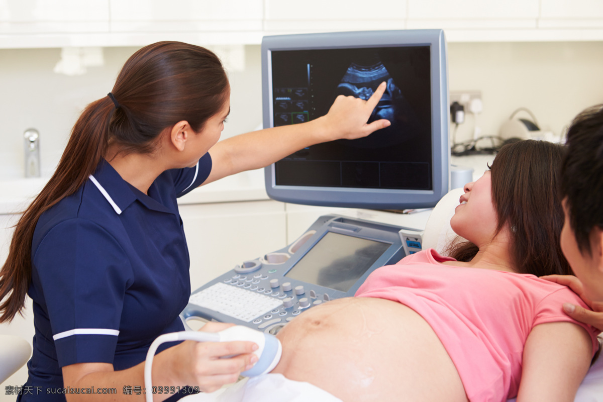 做 超声波 美女 妈妈 孕妇 准妈妈 怀孕女性 医生 b超 医疗卫生 医疗服务 医疗护理 现代科技