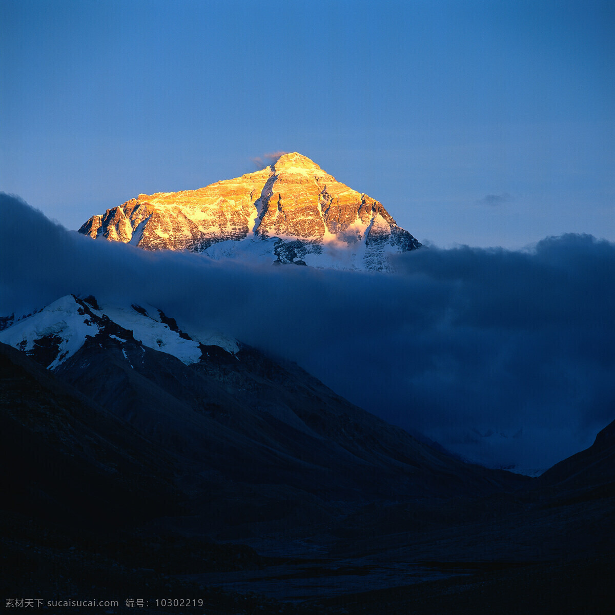 珠穆朗玛峰 风景图片 山峰 积雪 云层 阳光照耀 喜马拉雅山脉 定日 日喀则 西藏 景点 风景 300 国内旅游胜地 国内旅游 旅游摄影