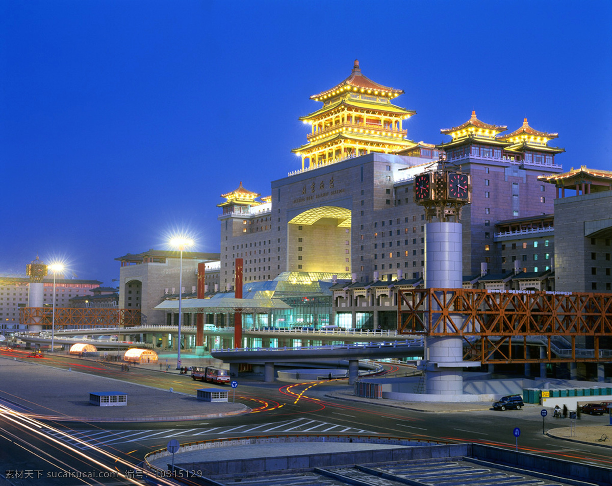 北京西站 火车站 霓虹灯 夜景 汽车 建筑 中国北京 灯光 铁架 建筑园林 建筑摄影 摄影图库