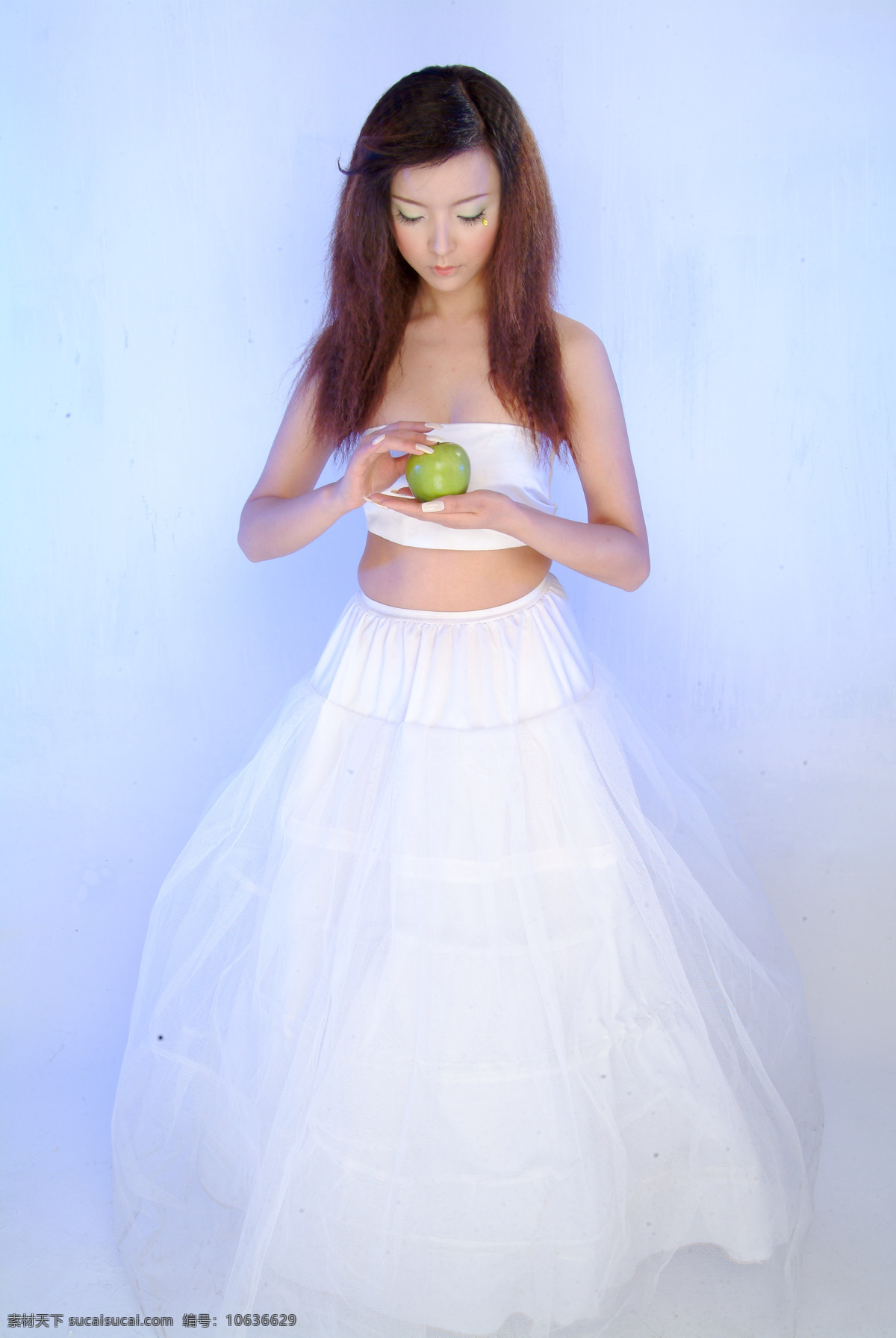 幻想海 美女 室内摄影 照片 写真 苹果 背景 书 笑容 花 青苹果 人物摄影 人物图库
