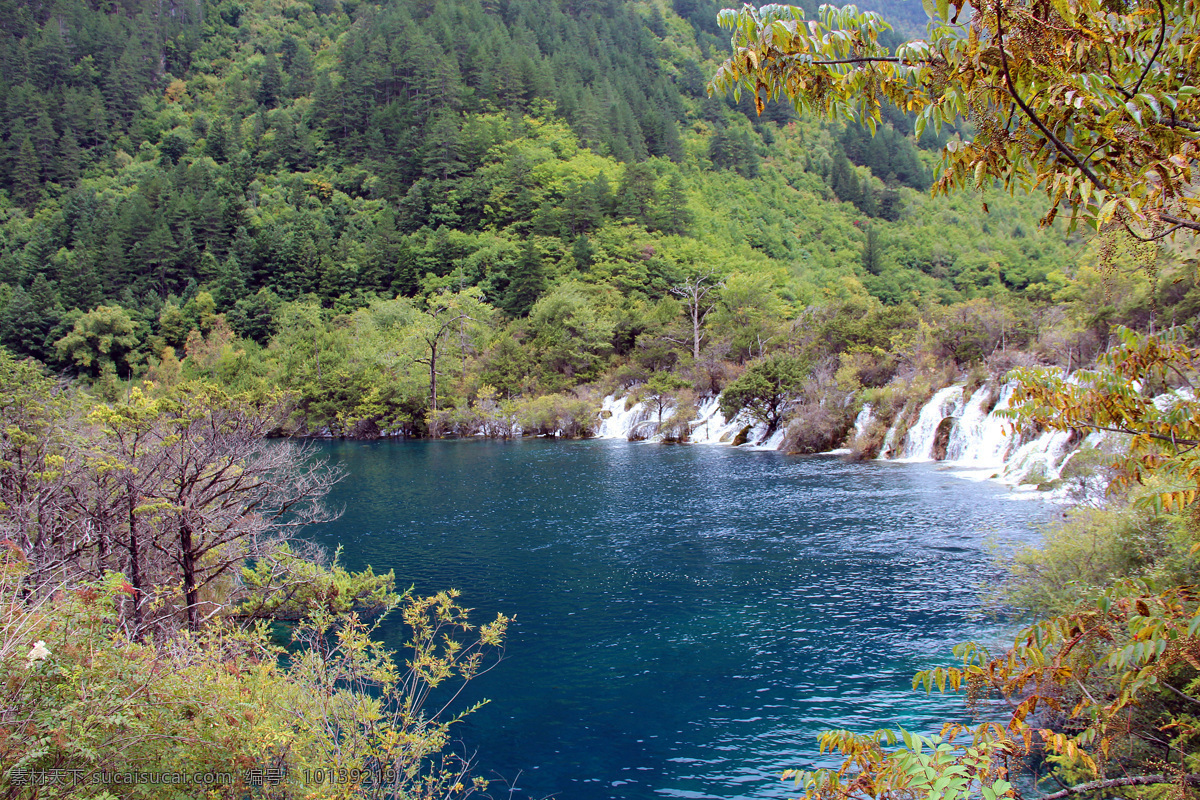 九寨沟 风景名胜 九寨沟风景 风景区 世界水景之王 碳酸盐 堰 塞地 貌 翠海 高山湖泊 叠海 彩林 雪山 藏情 世界自然遗产 国家森林公园 山水风景 人间仙境 自然景观