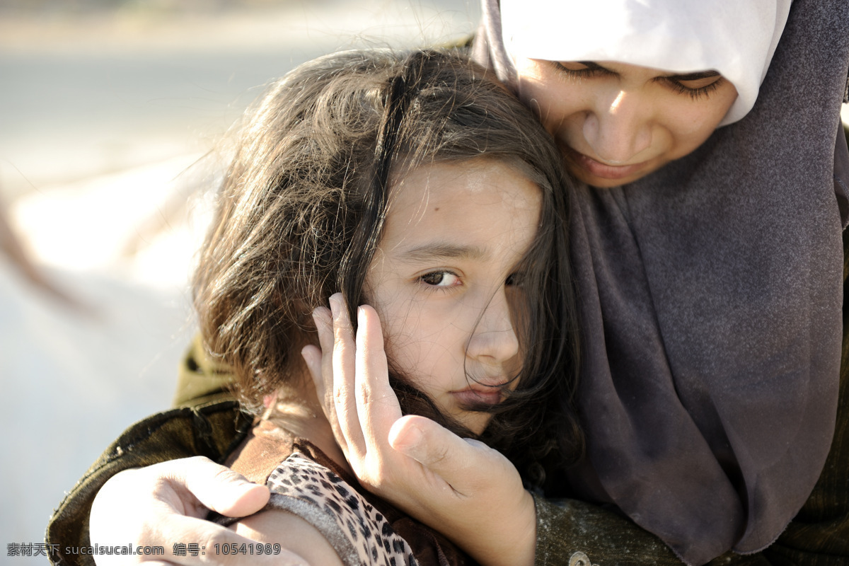 巴以冲突 中 小女孩 中东战争 战争 战火中的儿童 军事武器 现代科技