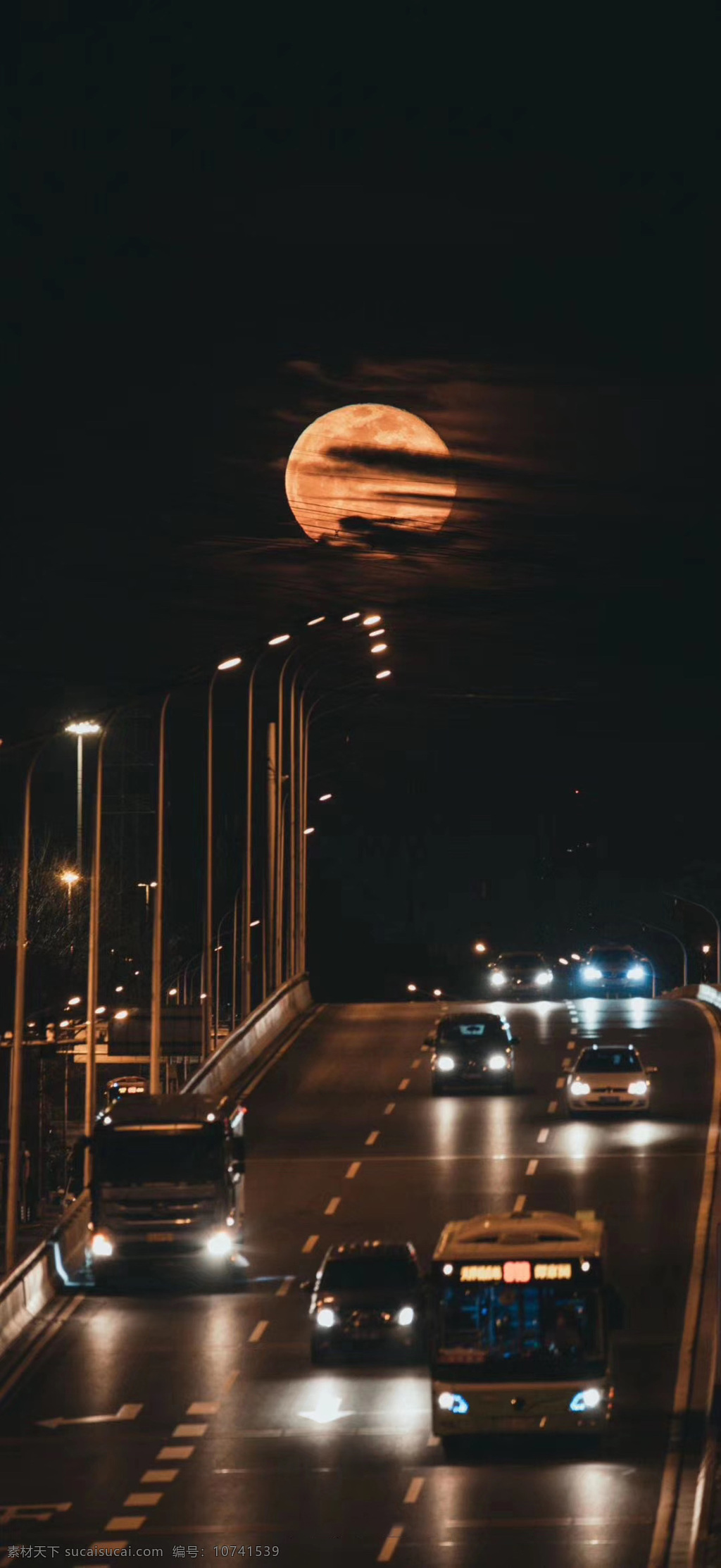 月色朦胧摄影 月色 朦胧 温暖 城市 剪影 车流 夜晚 月亮 归家 天空 十五 团圆 自然景观 自然风景
