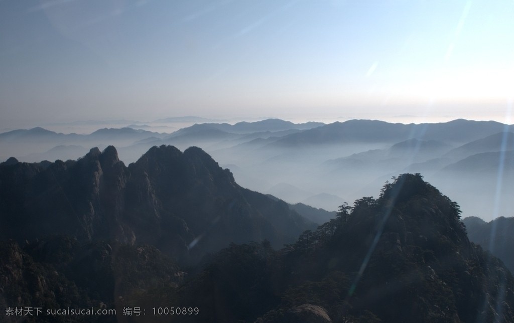 黄山风景 黄山 蓝天 树木 山峦 山峰 高山 阳光 石林 云海 云雾 云山 朦胧 自然风景 旅游摄影