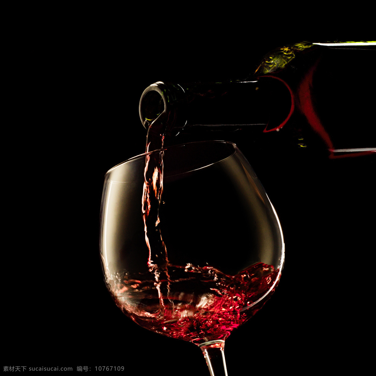 红酒图片素材 红酒 葡萄酒 洋酒 美酒 酒瓶 玻璃杯子 酒水 酒杯 高脚杯 酒类图片 餐饮美食