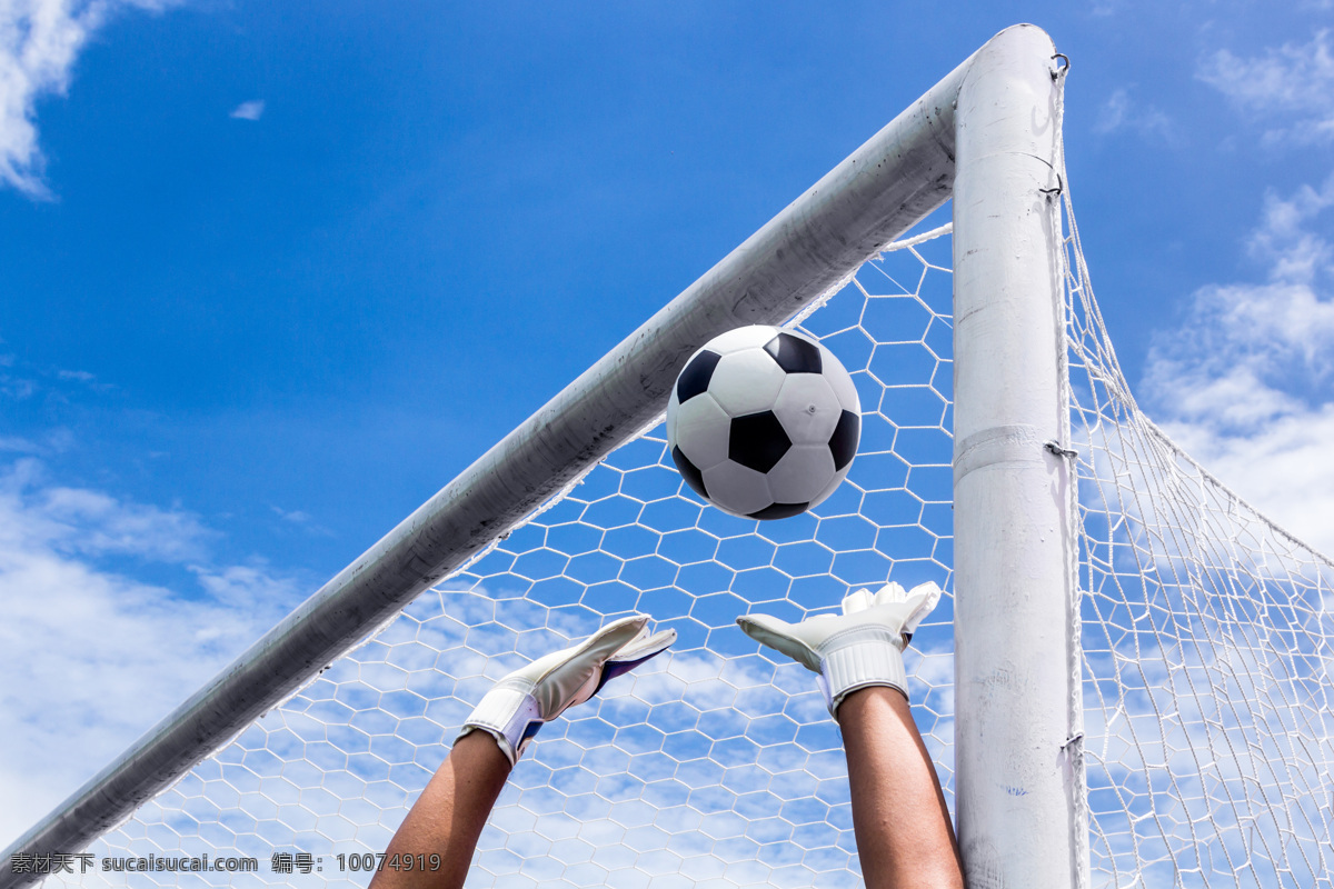 天空 足球 球 框 蓝天白云 球框 体育 运动 健身 体育背景 体育运动 生活百科 蓝色