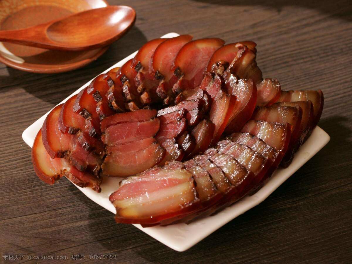 烟熏腊肉图片 烟熏腊肉 碟子 传统美食 腊肉摆盘 猪肉加工 手工制作 餐饮美食