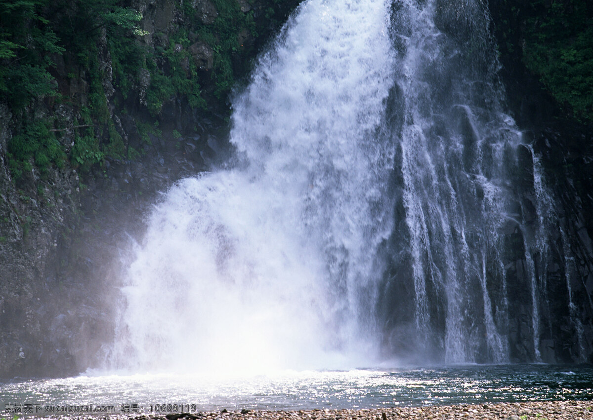 瀑布图片素材 自然 风景 瀑布 水花 水雾 溅出 湍急 急流 岩石 水涧 瀑布图片 风景图片