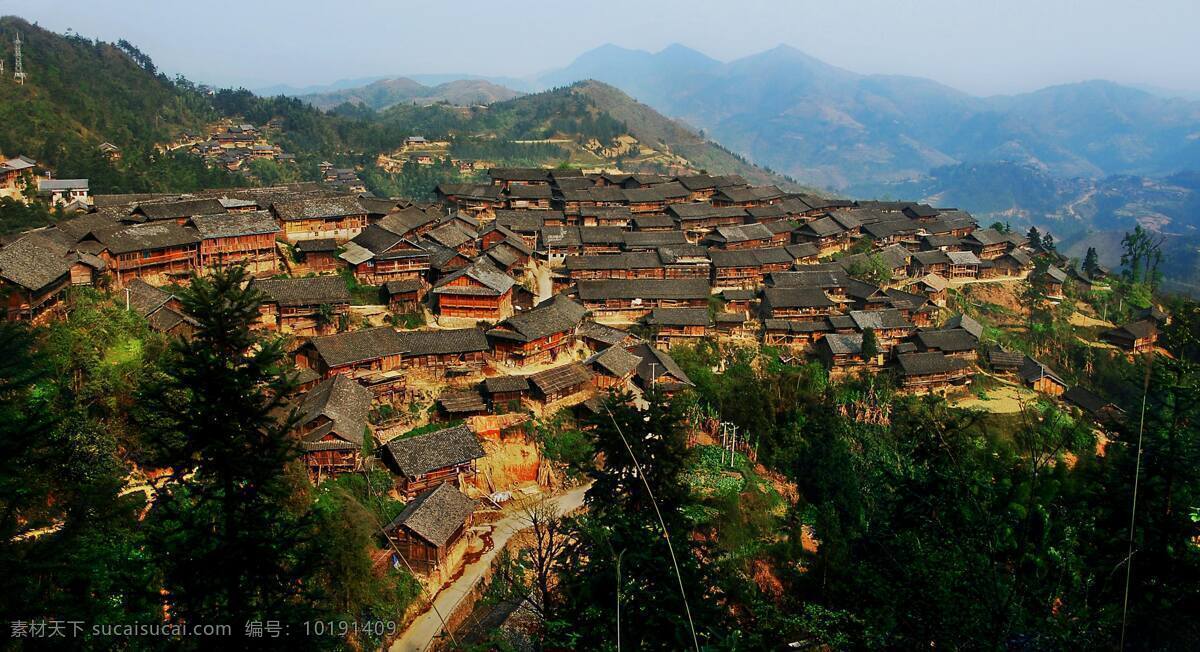 云南 苗寨 少数民族 村寨 竹楼 层层叠叠 道路 树木 山林 群山 云天 景观 景点 旅游风光摄影 建筑风光 旅游摄影 国内旅游