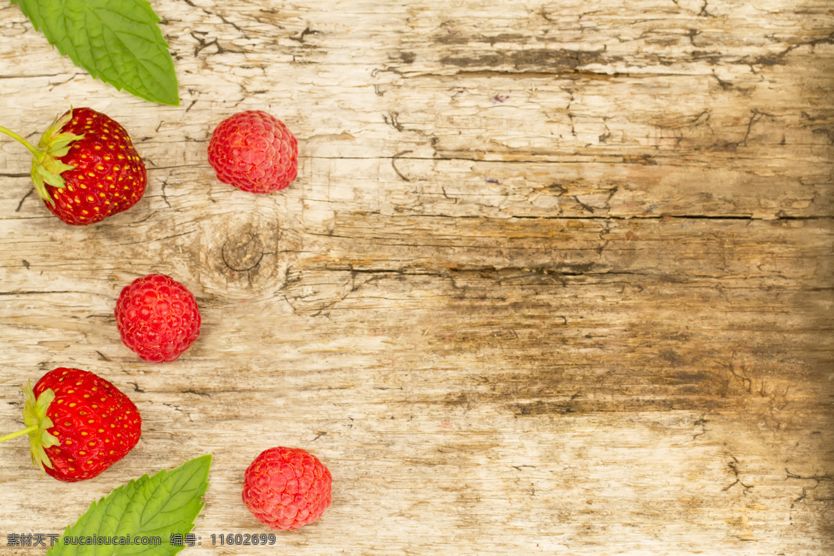 树莓 木板 背景 覆盆子 新鲜水果 水果摄影 果实 水果蔬菜 水果图片 餐饮美食