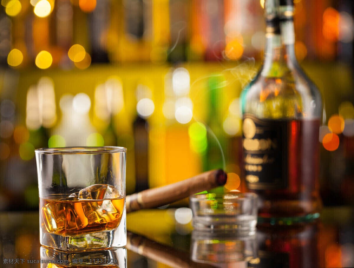 雪茄 威士 酒 雪茄和威士酒 威士忌 烈酒 外国酒 酒杯 玻璃杯子 休闲饮品 酒水饮料 酒类图片 餐饮美食