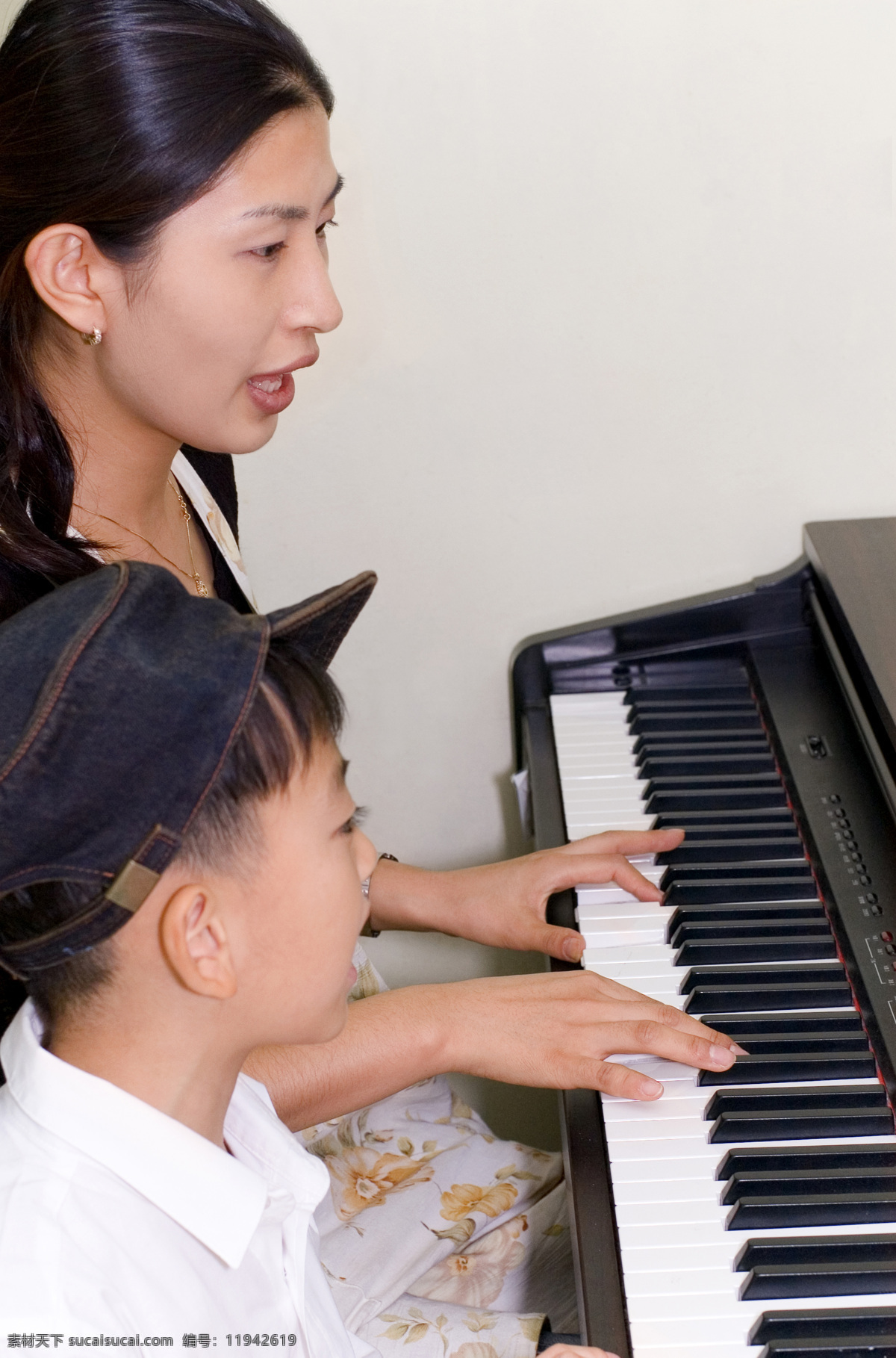 母子 钢琴 演奏 300 儿童幼儿 人物图库 摄影图库 母子钢琴演奏 儿童母子亲情 儿童亲子 psd源文件